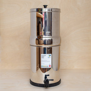 Large 12L (3.2 gal) British Berkefeld stainless steel drinking water purifier, like Royal Berkey